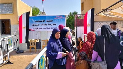 إقبال كثيف للسيدات في لجان مدرسة بغداد المشتركة بالخارجة