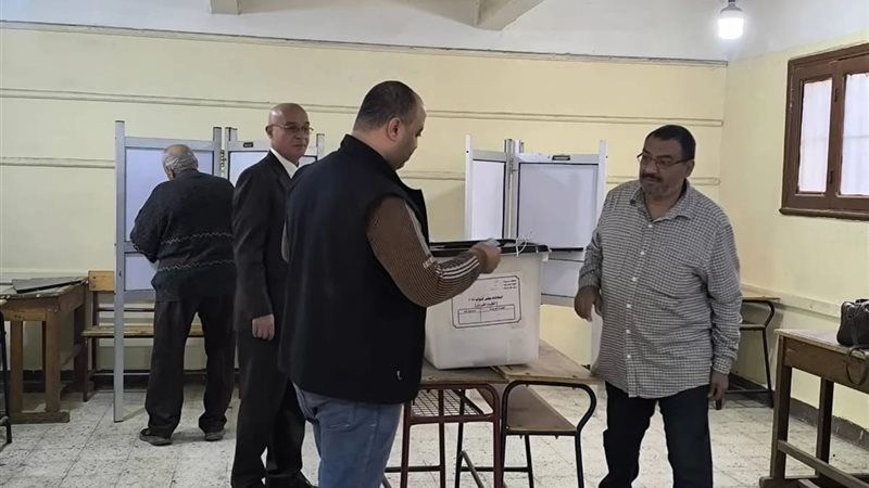  توافد المواطنين