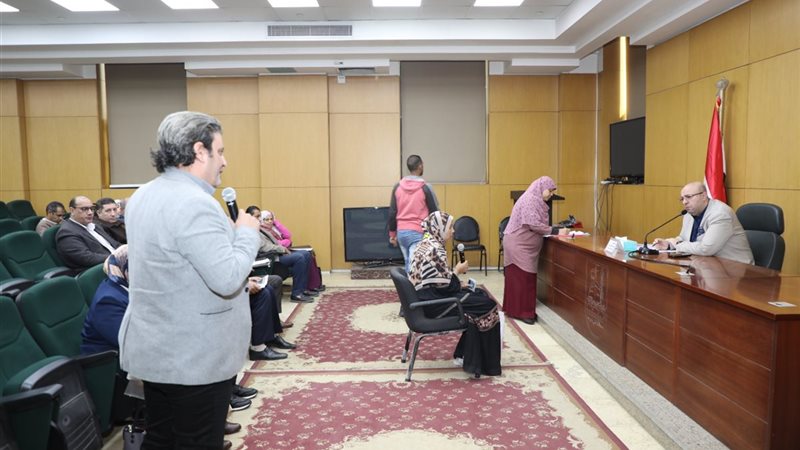 محافظ بنى سويف ومدير