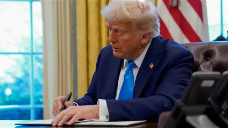 الرئيس الأمريكي دونالد