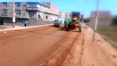 محافظ سوهاج يتابع بدء رصف طريق 