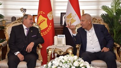 محافظ بورسعيد يجتمع بكامل أبو علي لاستعراض المستجدات داخل النادي المصري