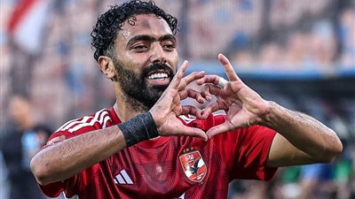 شوبير : الأهلي يقترب من تجديد عقد حسين الشحات بدعم إعلاني