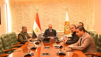 وزير العمل يشهد تسليم إعانات ومستحقات لأسر ضحايا ومصابي العمالة غير المنتظمة