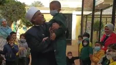 تفاصيل فيديو شيخ معهد ازهرى بالشرقية يشارك الطلاب حصة النشاط