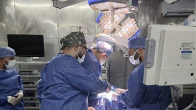 نجاح جراحة دقيقة بمستشفى دمياط العام لاستئصال غضروف قطني وتثبيت فقرات