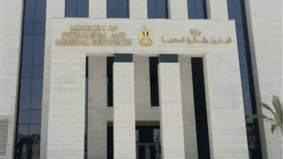  وزارة البترول: لا خسائر بشرية أو تلوث من حادث اصطدام ناقلة بمنصة بترولية