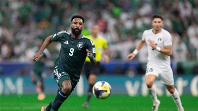 جدل تحكيمي يشعل نصف نهائي كأس العرب بين السعودية والأردن
