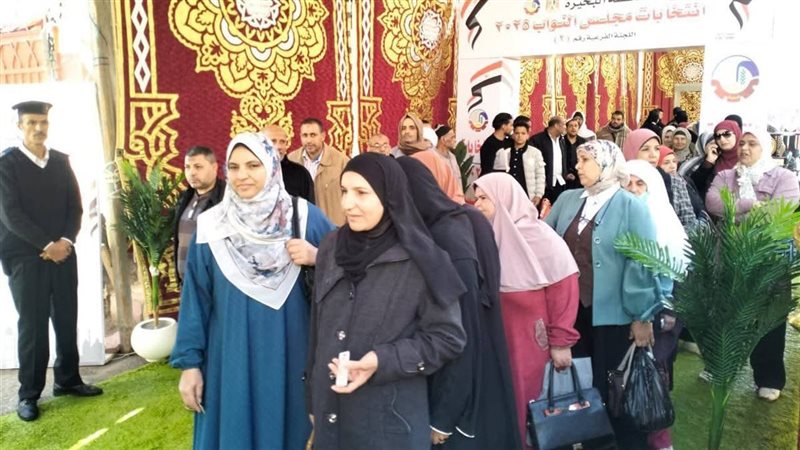 السيدات يتصدرن المشهد
