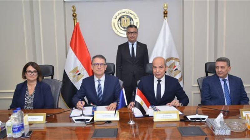  وزير التموين يشهد