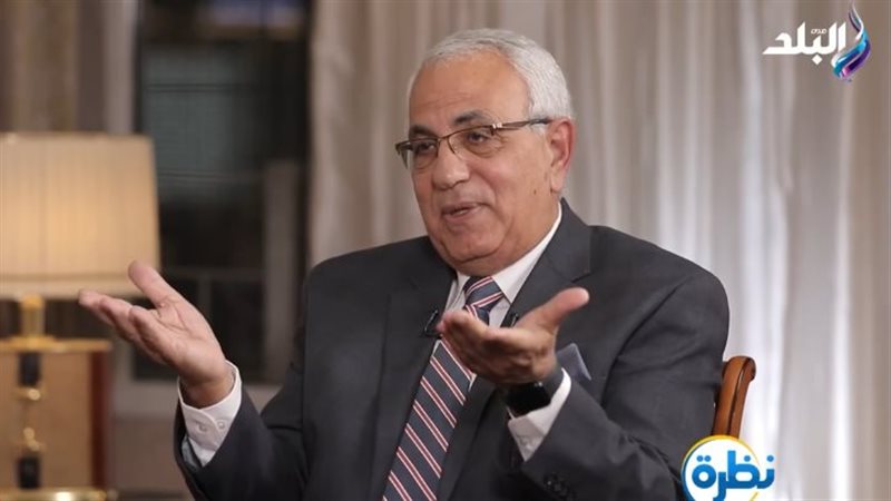 الكاتب والمفكر عادل