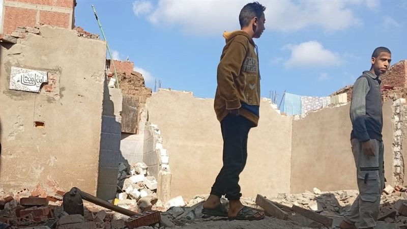 جانب من انهيار المنازل