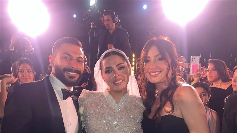 نرمين الفقي مع ابنة