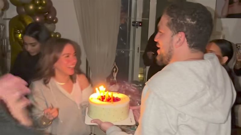 رنا رئيس تحتفل بعيد