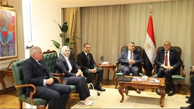 بحضور كمال وزكي.. وزير العمل يستقبل وفد  لجنة الطاقة والبيئة بمجلس الشيوخ