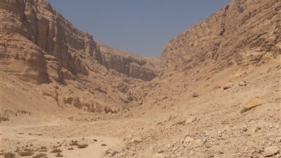 استعدادًا للأمطار والسيول.. سوهاج تجهز 39 مخر سيل وسد وبحيرة صناعية| صور 