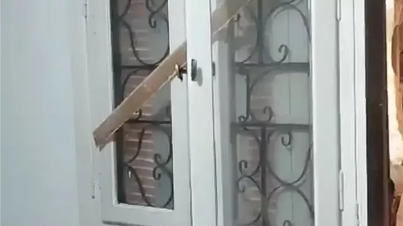 اقتحام أتوبيس مدرسة
