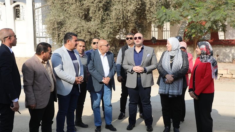 محافظ بنى سويف وعدد