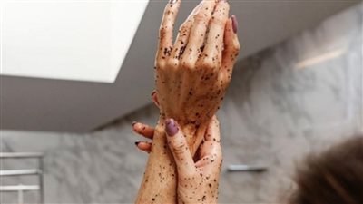 طريقة تقشير الجسم في البيت للحصول على بشرة ناعمة وفورية 	