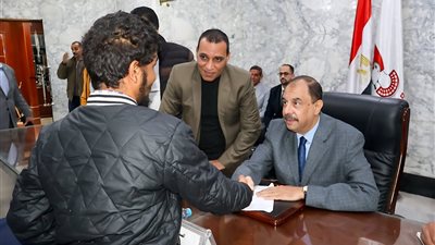 محافظ سوهاج يعقد اللقاء الجماهيري الأسبوعي ويؤكد الالتزام بالاستجابة الفورية