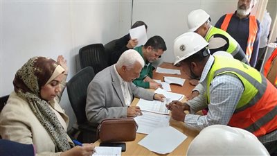 استمرار استخراج شهادات مزاولة حرفة للعمالة غير المنتظمة في المترو بالإسكندرية