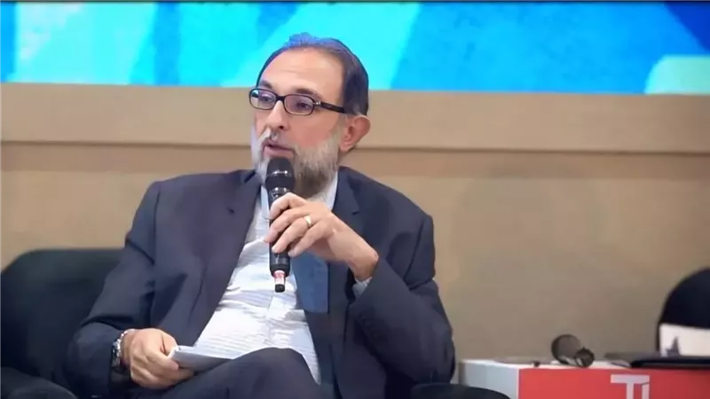  الدكتور طارق الهوبي،