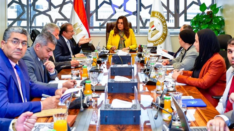 وزيرة البيئة تلتقي