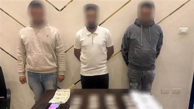 ضبطوا متلبسين.. القبض على 3 أشخاص بحوزتهم مبالغ وبطاقات ناخبين بالسويس