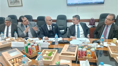 لجنة الضرائب والجمارك باتحاد الصناعات تناقش مشكلات الصناع بحضور قيادات حكومي