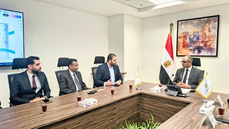 نائب الإسكان يبحث