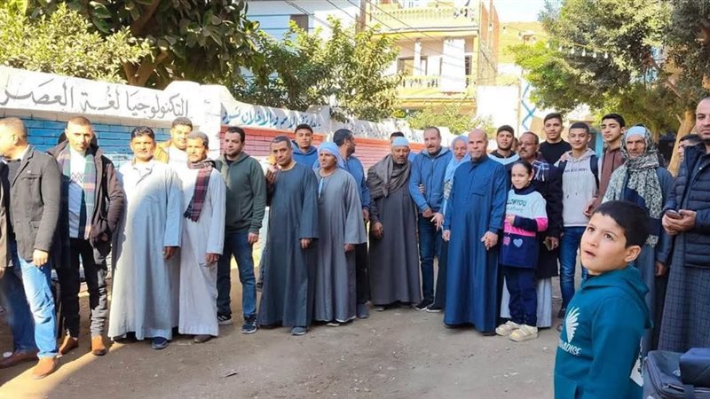 توافد الناخبين على