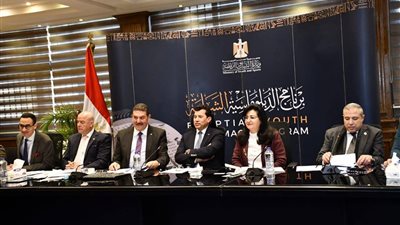 وزير الشباب والرياضة يشهد جانبًا من مقابلات الالتحاق ببرنامج الدبلوماسية 
