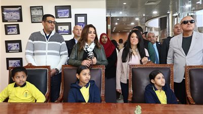 وزيرة التخطيط ووزيرة التنمية المحلية ومحافظ الأقصر يتفقدون مكتبة مصر العامة