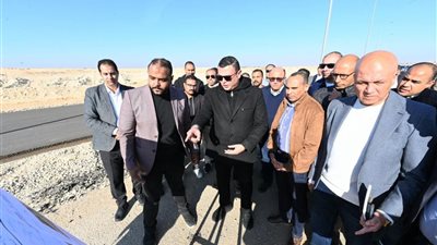 وزير الإسكان يتفقد محور سفنكس بطول 16 كم ويشدد على استكمال المرافق