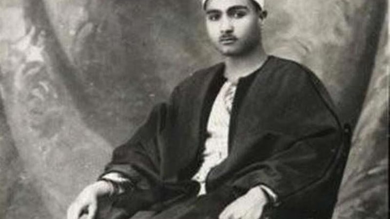 صورة نادرة للقارئ