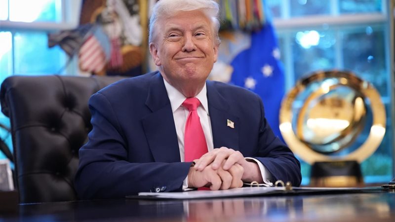 الرئيس الأمريكي دونالد