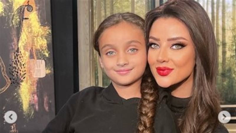 رضوى الشربيني وابنتها