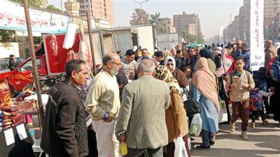 محافظ القاهرة: إقبال كبير على سوق اليوم الواحد بحي المرج لتنوع جودة المعروضات