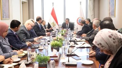 وزير الصحة يعقد اجتماعًا موسعًا لبحث دعم وتمكين توطين الصناعات الدوائية في مصر