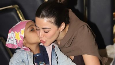 ادتيني طاقة إيجابية.. يارا السكري تدعم ليلى محاربة السرطان 