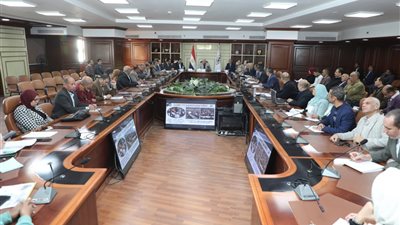 تحرير 4832 عقدًا لتقنين أراضي الدولة بمراكز بني سويف