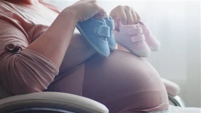 هل يمكن التخطيط للحمل بتوأم ؟ الحقيقة العلمية والعوامل المؤثرة