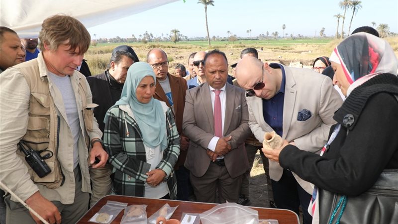 محافظ بنى سويف وعدد