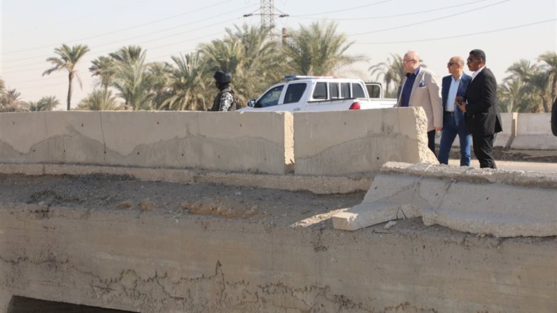 محافظ بنى سويف أثناء