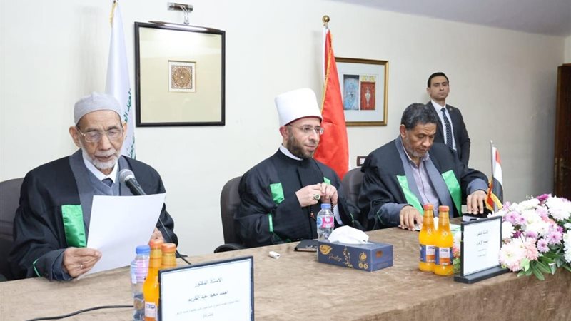 وزير الأوقاف ولجنة