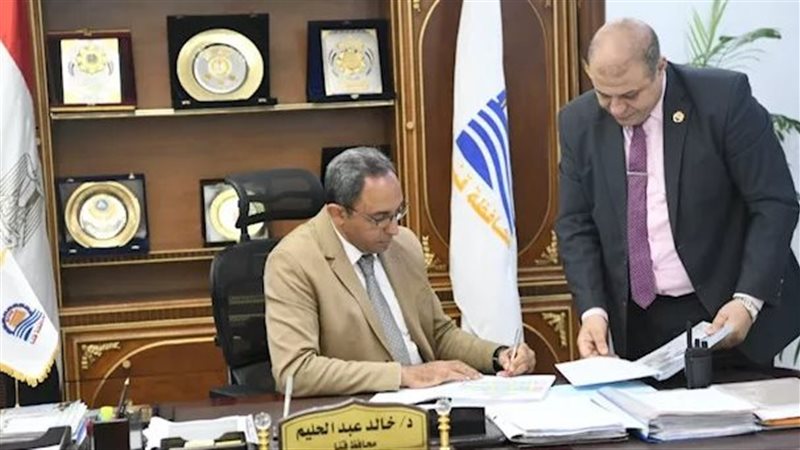 محافظ قنا