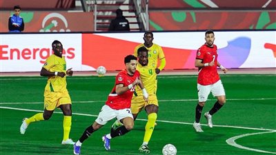 كيف منح حسن شحاتة تميمة النجاح لـ حسام حسن في مباراة المنتخب أمس؟