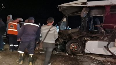 إصابة 5 أشخاص في حادث تصادم سيارة ملاكي بأتوبيس على طريق قويسنا بالمنوفية