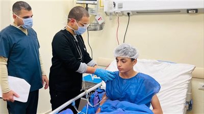 الرعاية الصحية: إنقاذ حياة الطالب يوسف ضحية الطعن دفاعًا عن شقيقته ببورسعيد