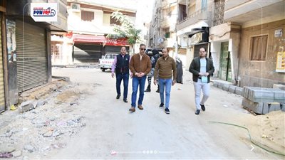 محافظ الفيوم يتفقد أعمال فرش طبقة الأساس بمنطقة مصطفى حسن تمهيدًا لرصفها